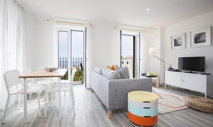 Old Town Apartment | Zona Velha II by An Island Apart