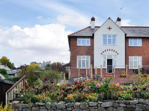 Brymbo House | Zonnebloem