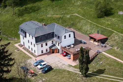 Chvalkovice Villa | ZTRACENÝ MLÝN