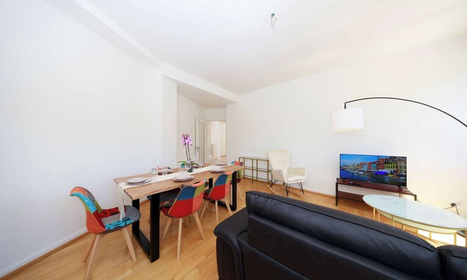 Sihlfeld Apartment | Zurich City Gem, Steps to Tram, Family & group