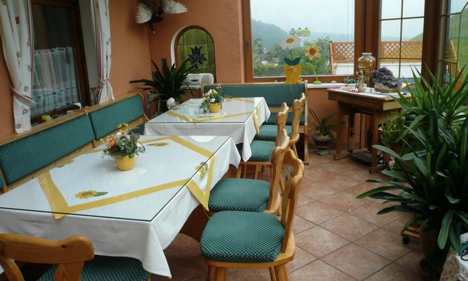 Wiesing Apartment | Zweibettzimmer, Dusche, Etagentoilette, Balkon - Landhaus Alpenblick