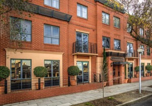 Majestic Old Lion Apartments