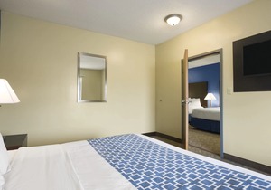Days Inn & Suites by Wyndham Cherry Hill - Philadelphia