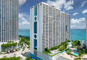DoubleTree by Hilton Grand Hotel Biscayne Bay