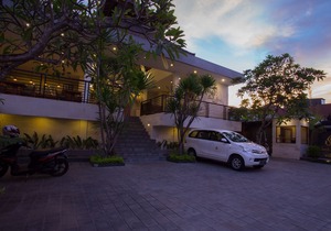 Sandi Agung Villa