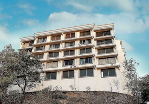 Capital O 29124 Royal Palms Hotel