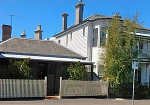 Captain's Retreat Apartments and Cottages