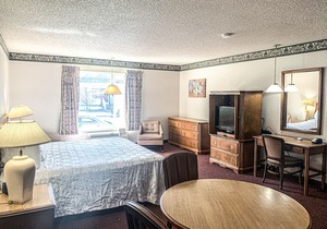 Econo Lodge Inn & Suites