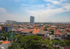 Vibrant and Spacious 2Br + 1 Apartment at Taman Beverly