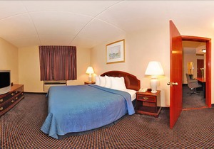 Econo Lodge Inn & Suites