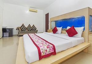 MH12 Services Luxury Room Kalyani Nagar