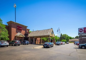 Best Western Plus White Bear Country Inn