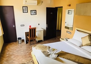 Emerald Suites