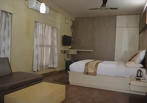 Emerald Suites