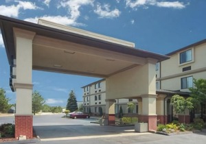 Quality Inn & Suites Detroit Metro Airport