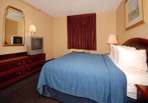 Econo Lodge Inn & Suites