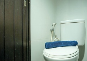 Best Spacious Studio Belmont Residence Puri Apartment
