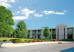 Howard Johnson by Wyndham Newburgh