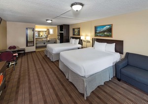 Econo Lodge Inn & Suites