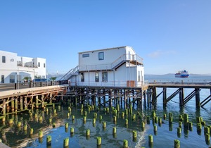 Bowline Hotel