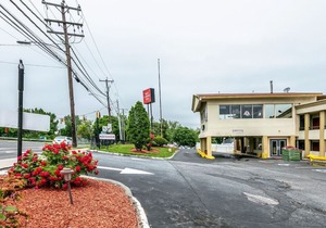 Red Carpet Inn - Stamford