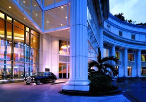 The Ritz-Carlton Jakarta, Mega Kuningan
