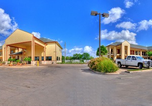 Lone Star Inn and Suites Victoria