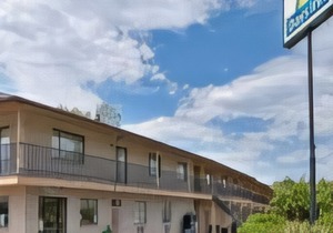 Days Inn by Wyndham Cortez