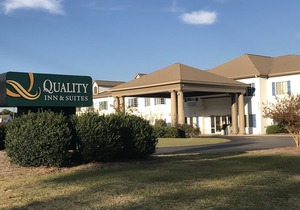 Quality Inn & Suites Sneads Ferry - North Topsail Beach
