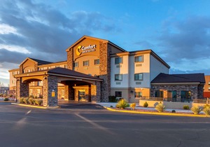 Comfort Inn & Suites Page at Lake Powell