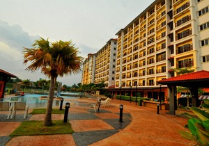 Bukit Merah Laketown Resort