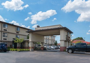 Quality Inn & Suites Detroit Metro Airport