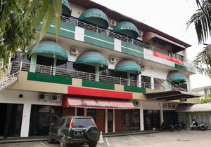 RedDoorz Near Juanda International Airport