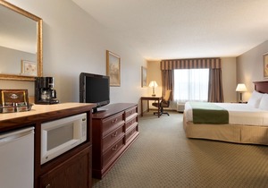 Country Inn & Suites by Radisson, St. Cloud East, MN