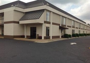Days Inn & Suites by Wyndham Fort Bragg/Cross Creek Mall