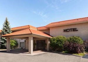 Howard Johnson Plaza by Wyndham Windsor