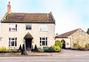 The Half Moon Inn and Country Lodge