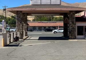Econo Lodge Inn & Suites