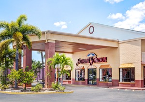 Howard Johnson by Wyndham Ft. Myers FL