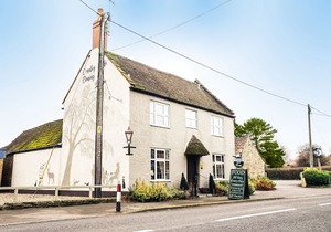 The Half Moon Inn and Country Lodge