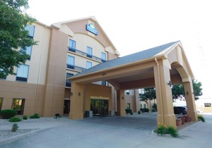 Days Inn & Suites by Wyndham Cedar Rapids