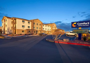 Comfort Inn & Suites Page at Lake Powell