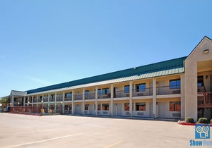 Best Western Cedar Inn