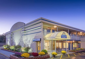 Days Inn & Suites by Wyndham Dayton North
