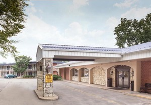 Days Inn by Wyndham Dubuque
