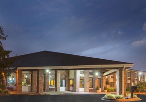 Baymont by Wyndham Louisville South I 65