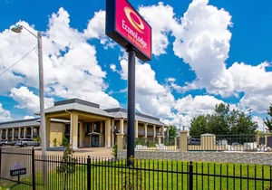 Econo Lodge Inn & Suites