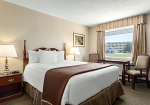 Travelodge Hotel by Wyndham Kingston Lasalle