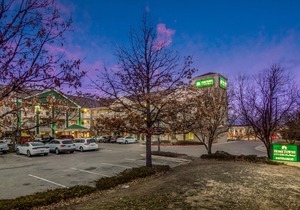 HomeTowne Studios by Red Roof Denver - Airport/Aurora