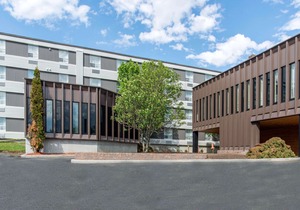 Quality Hotel & Suites